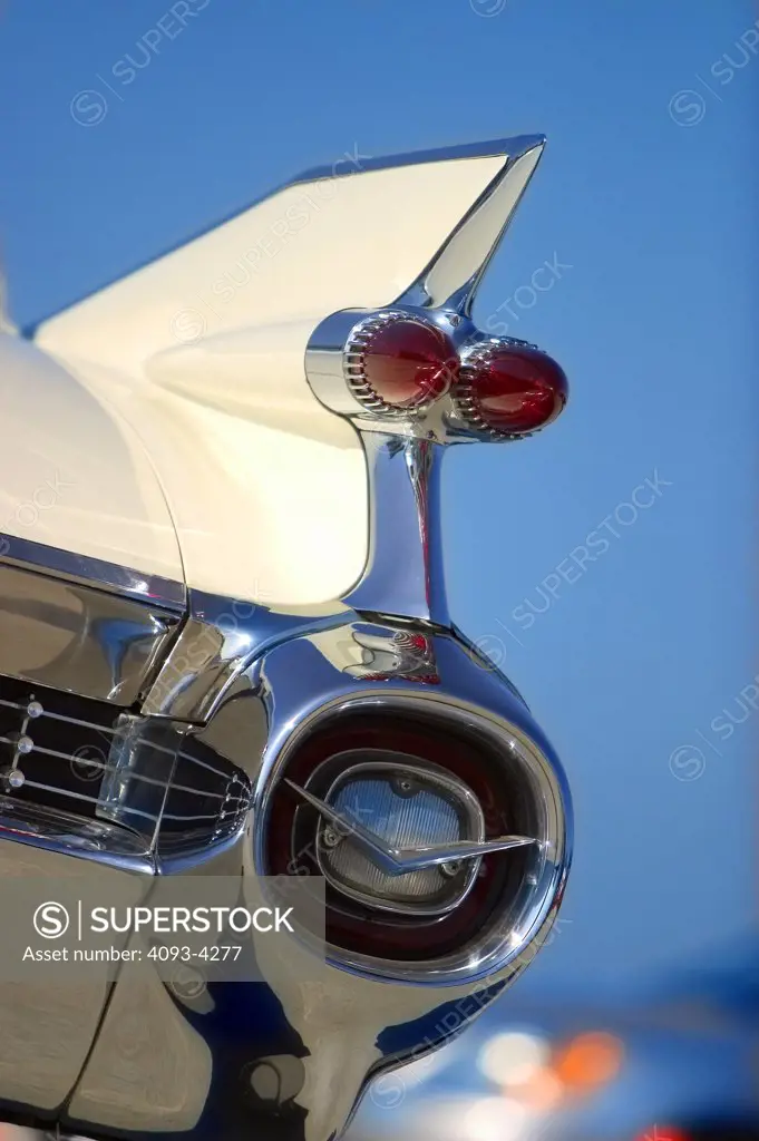detail Cadillac Eldorado 1959 1950s white tail fin tail lights chrome bumper