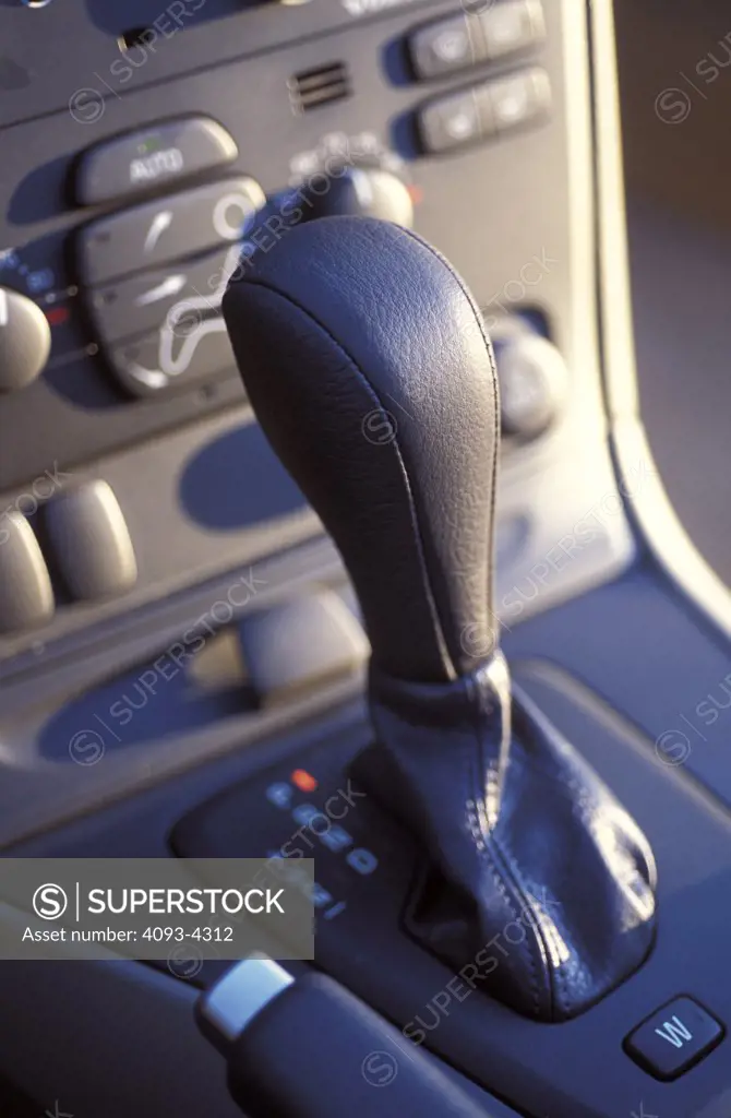 interior Volvo XC90 2005 gear shift controls buttons
