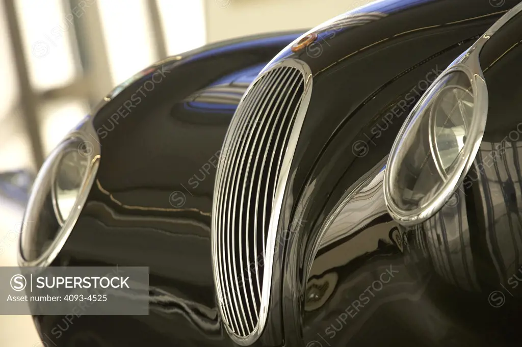 detail Jaguar XK120 black grille headlights