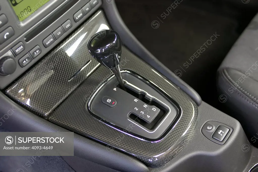 interior detail 2006 Jaguar X-Type Sport gear lever shifter carbon fiber