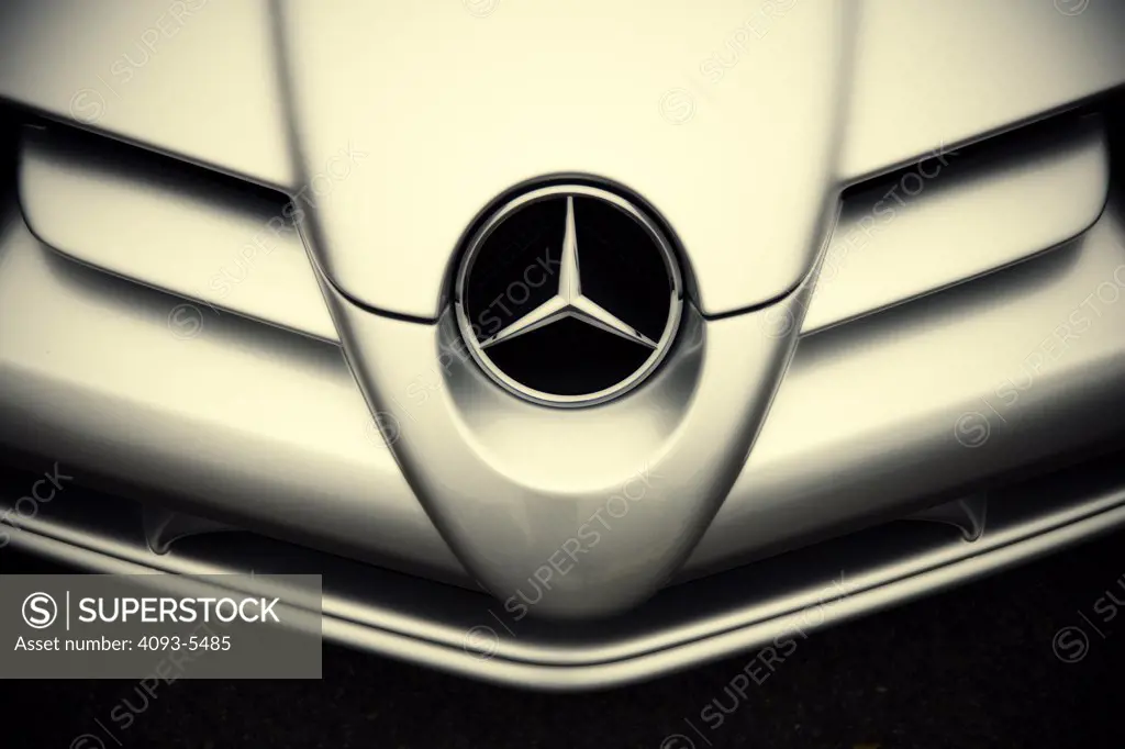 front nose of a Mercedes Benz Sl 500 logo badge on the grill