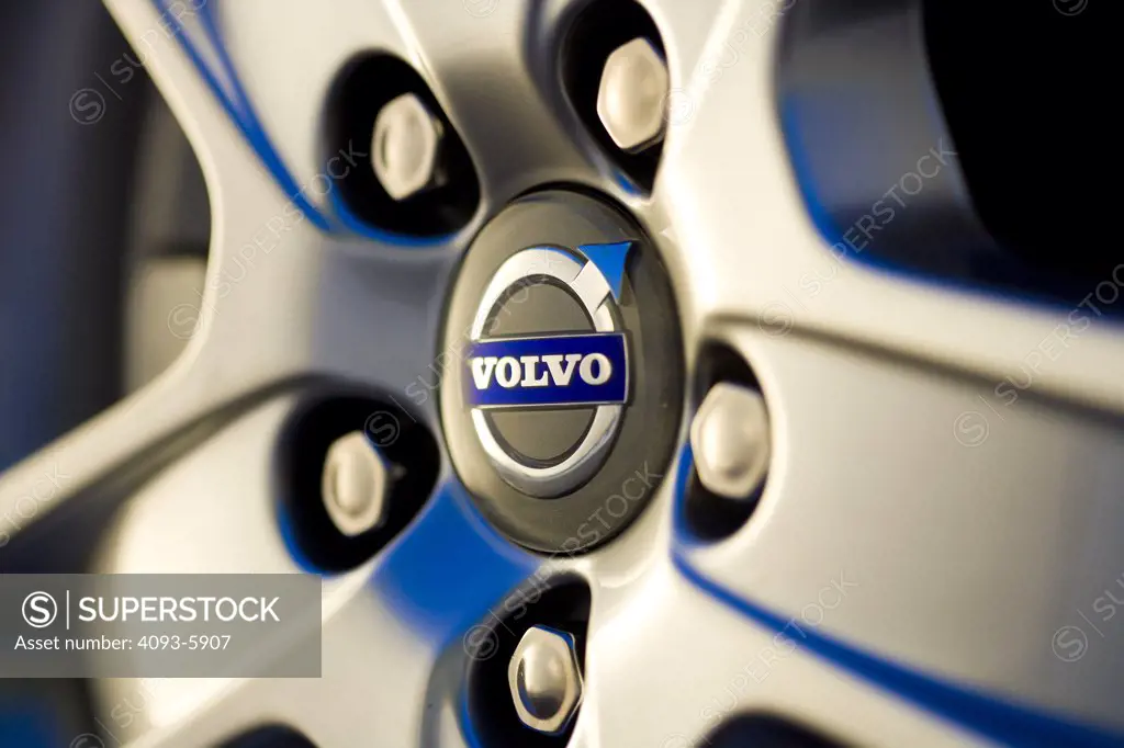 2008 Volvo S40  Wheel and rim with logo
