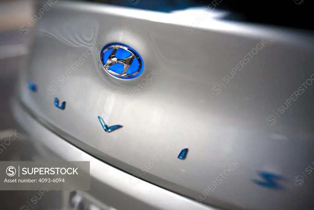 2009 Hyundai HCD-11 Nuvis Concept car, close-up of trunk logo