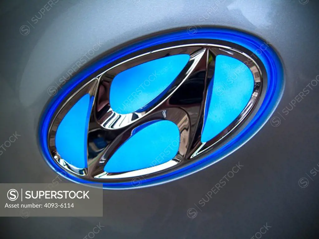 2009 Hyundai HCD-11 Nuvis Concept car badge, close-up