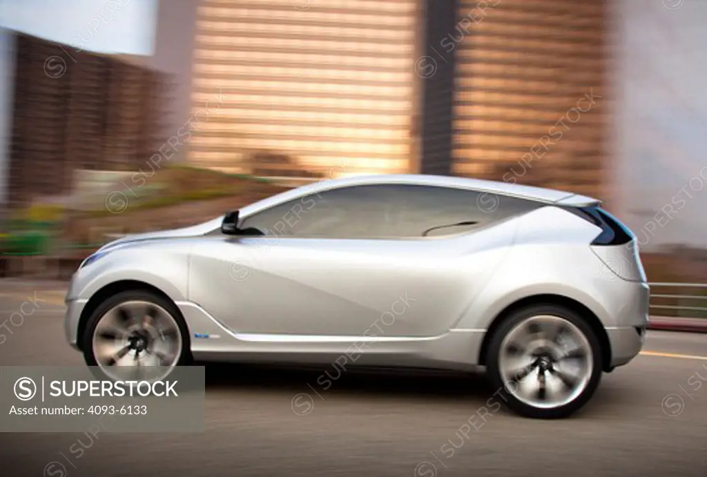 2009 Hyundai HCD-11 Nuvis Concept car driving through city, side view