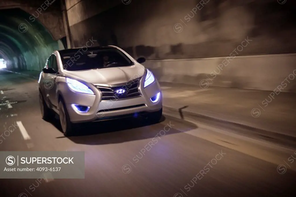 2009 Hyundai HCD-11 Nuvis Concept car driving through tunnel, front 3/4