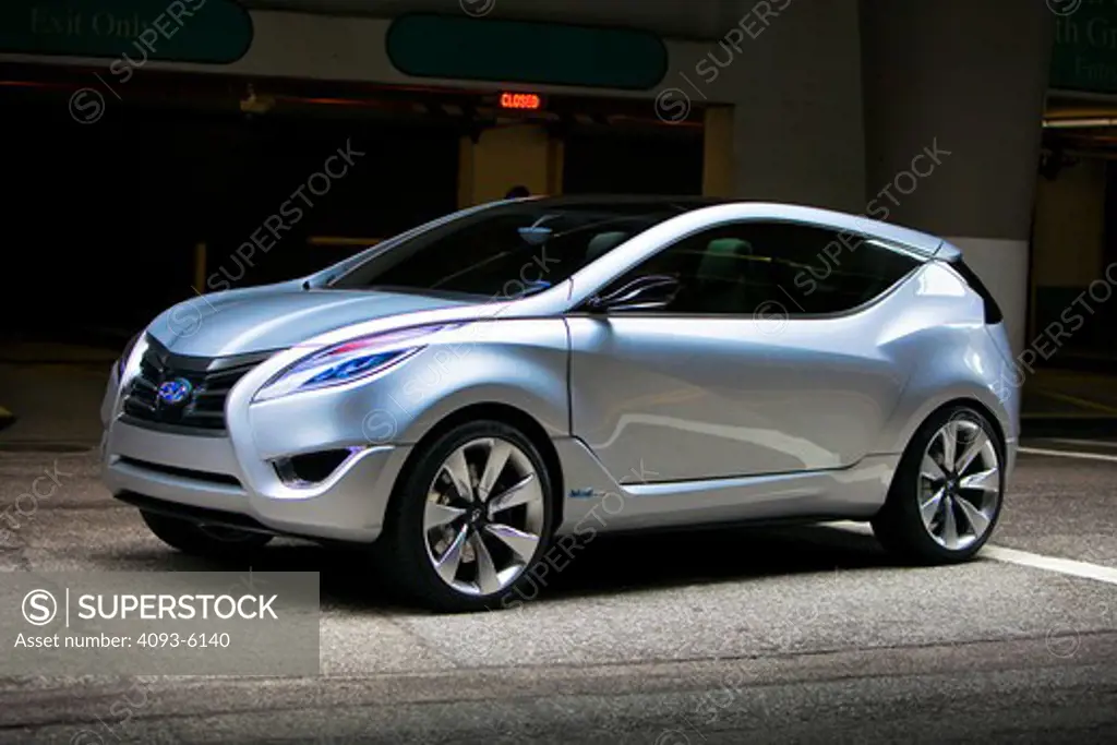 2009 Hyundai HCD-11 Nuvis Concept car parked in underground lot, front, 3/4