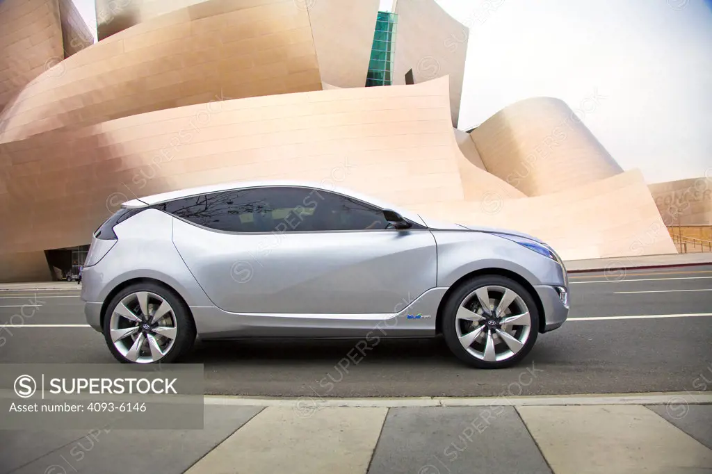 2009 Hyundai HCD-11 Nuvis Concept car parked on road in city, side view