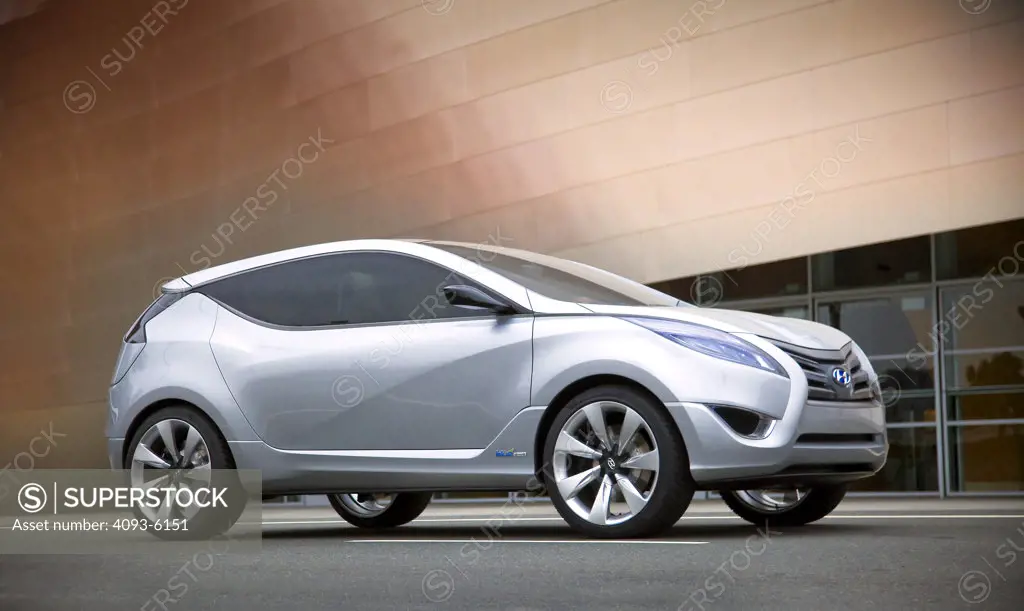 2009 Hyundai HCD-11 Nuvis Concept car parked on road in city, side view