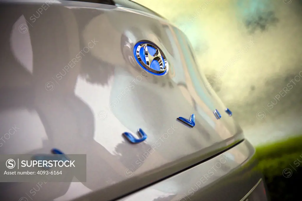 2009 Hyundai HCD-11 Nuvis Concept car, close-up of trunk logo
