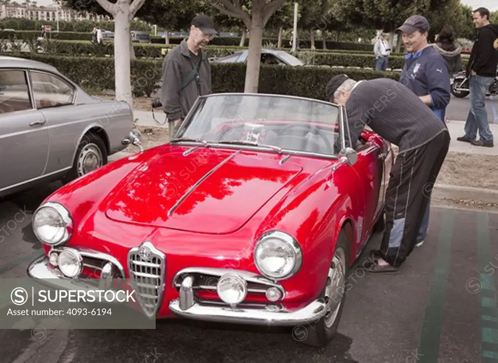 1959 Alfa Romeo Giulietta Spider Veloce and admirers