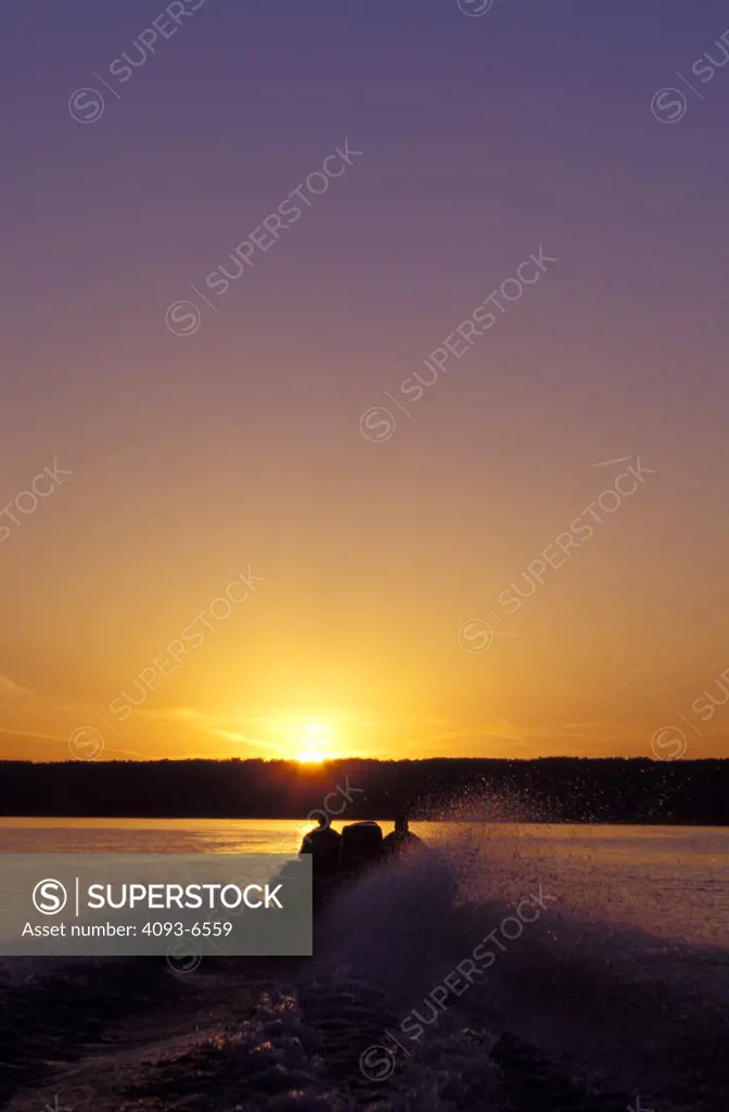Ranger Bass Boat outboard motor fishing powerboat rear silhouette splash sportfishing boat sky head on