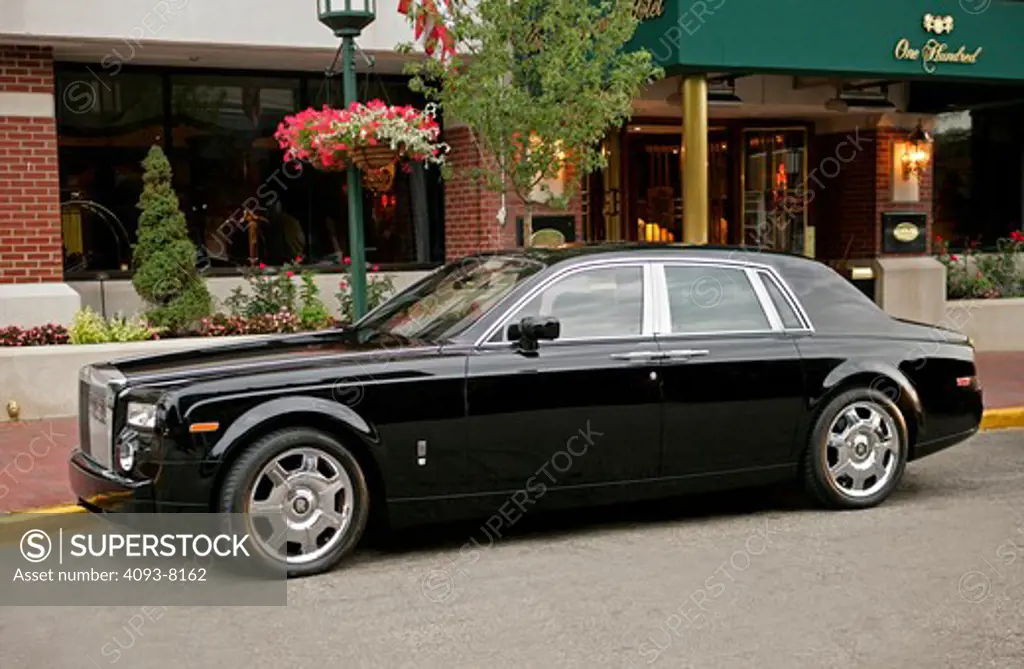 2007 Rolls Royce Phantom on the street in front of a hotel It has a 6.75 L, 48-valve, V12 engine that produces 453 hp