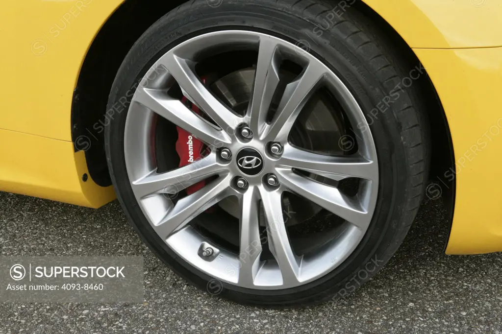 2010 Hyundai Genesis tire and wheel rim, close-up