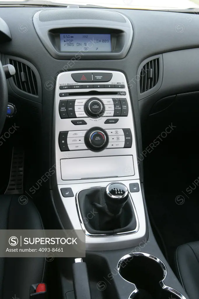 2010 Hyundai Genesis gear shift, close-up