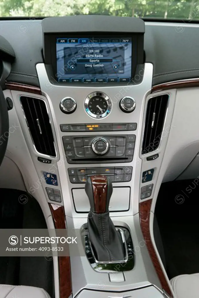 2010 Cadillac CTS Sport Wagon panel and gear stick