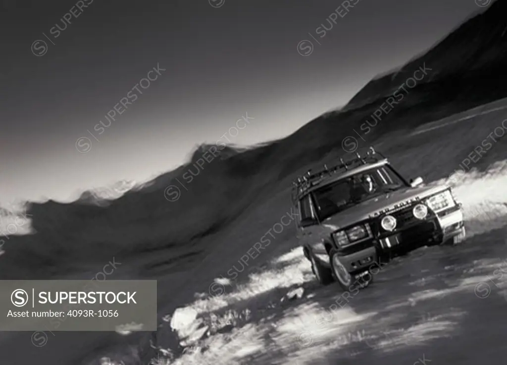 Land Rover discovery 2003 mono valley rocks