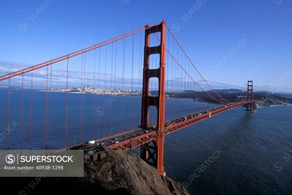 Golden Gate suspenion bridge bay