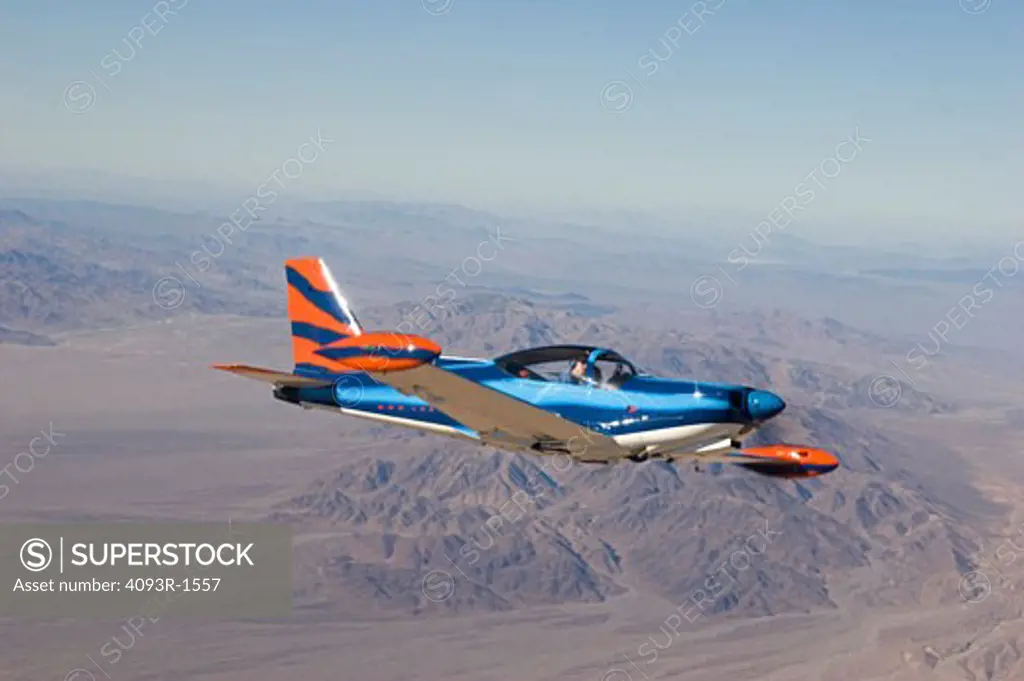 Marchetti SF-260 SF260 performing a break / wing-over. Over the deserts of Southern California.