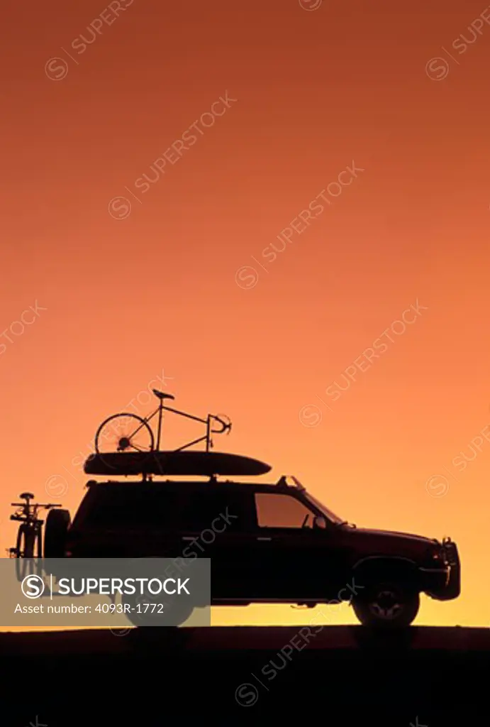Toyota 4Runner Sports Rack cargo box silhouette