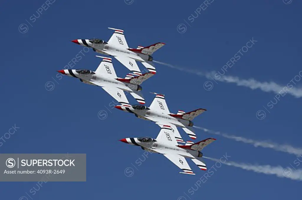 USAF Thunderbird Demonstration Team formation flyby, General Dynamics F-16 Fighting Falcons (Viper) at the Reno Air Races.