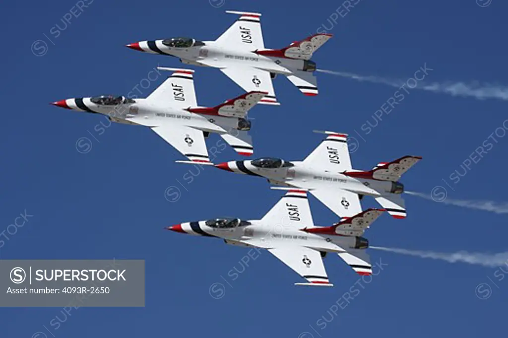 USAF Thunderbird Demonstration Team formation flyby, General Dynamics F-16 Fighting Falcons (Viper) at the Reno Air Races.
