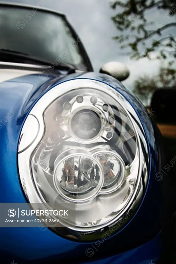 2004 Mini Cooper blue headlight