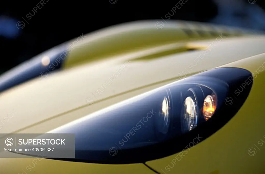 detail Saleen S7 2002 yellow nose headlight