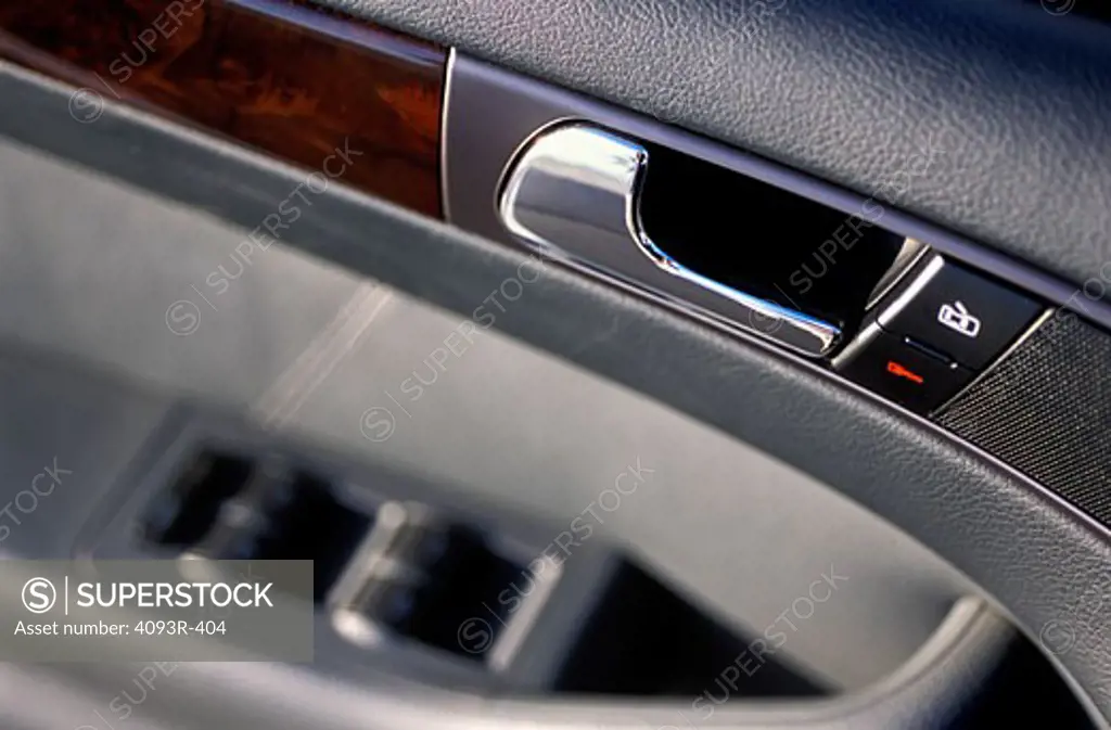 interior detail Audi A6 2001 door handle lock