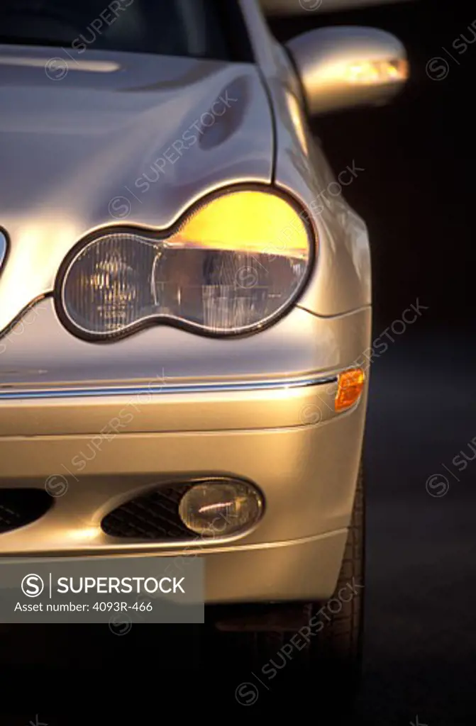 detail Mercedes Benz C240 C-Class 2001 gold headlight nose bumper