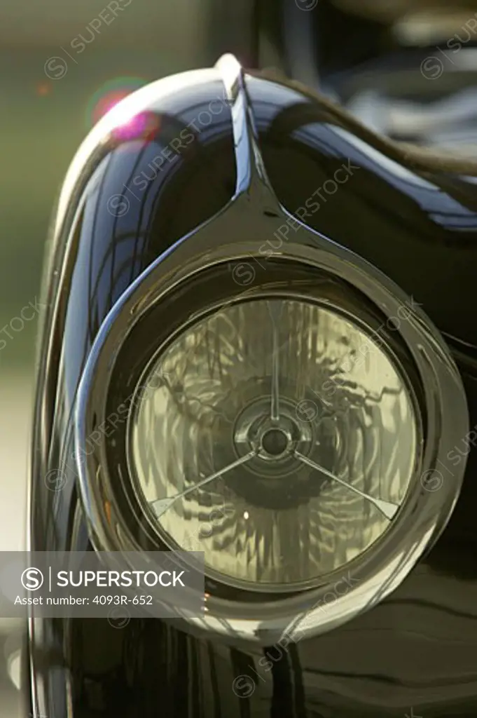 detail Jaguar XK120 black headlight