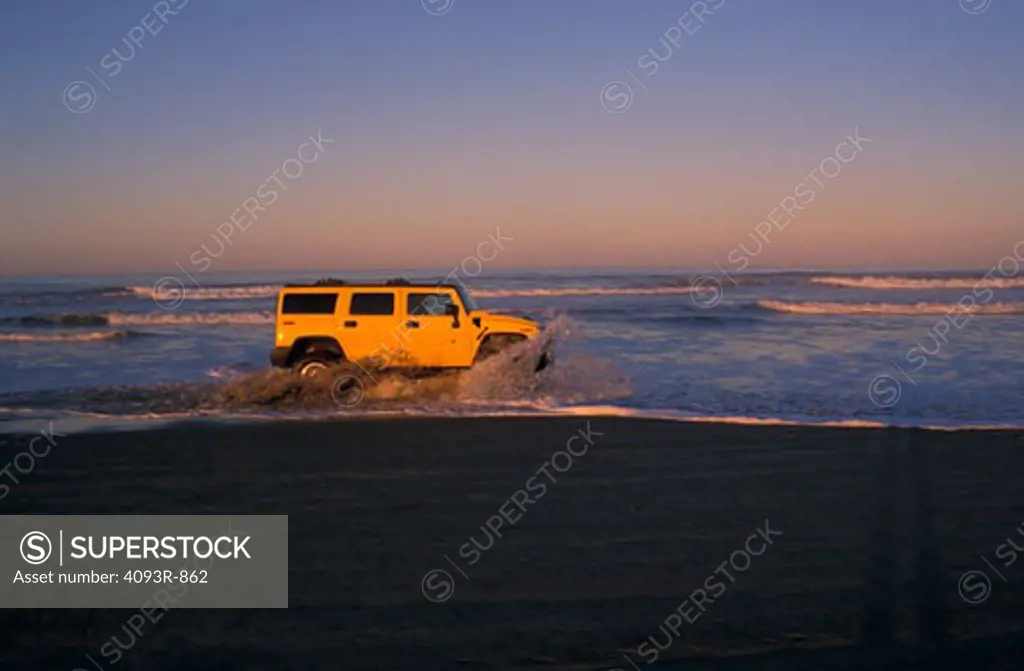 Hummer H2 2003 yellow beach splash