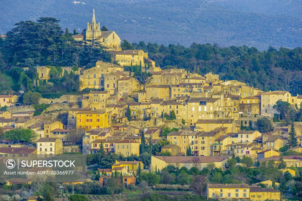 Hill town of Bonnieux at dusk, Provence, France