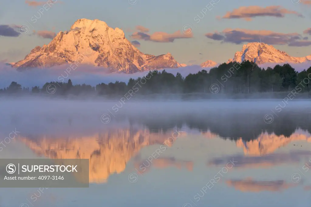 USA, Wyoming, Grand Teton National Park, Mount Moran with Snake River in foreground at sunrise