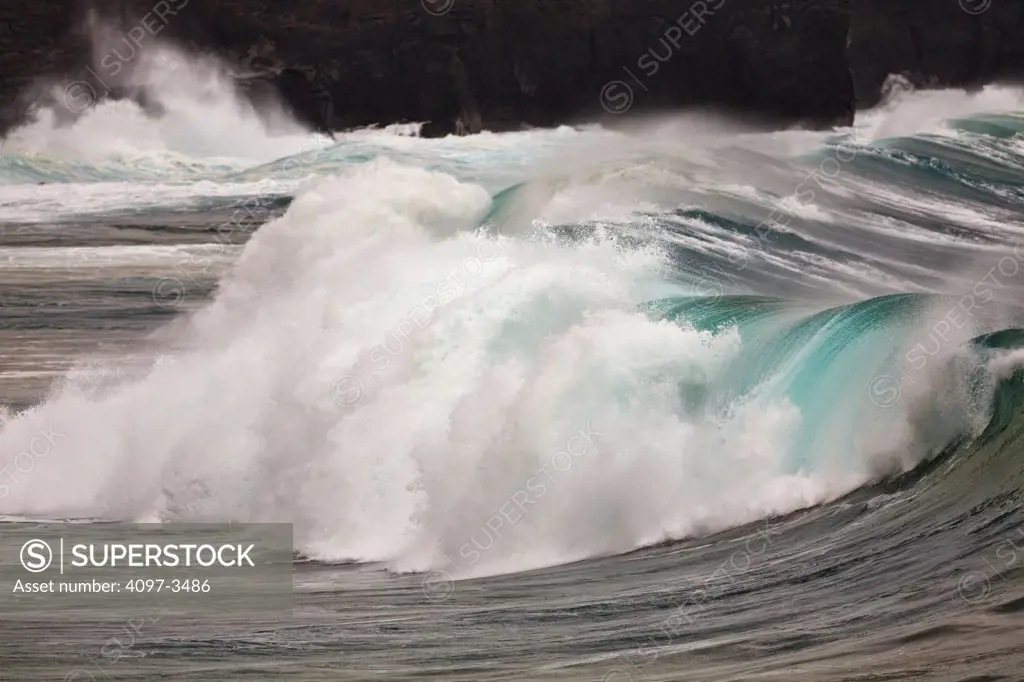 Waves breaking in the ocean, Oneloa Bay, Maui, Hawaii, USA