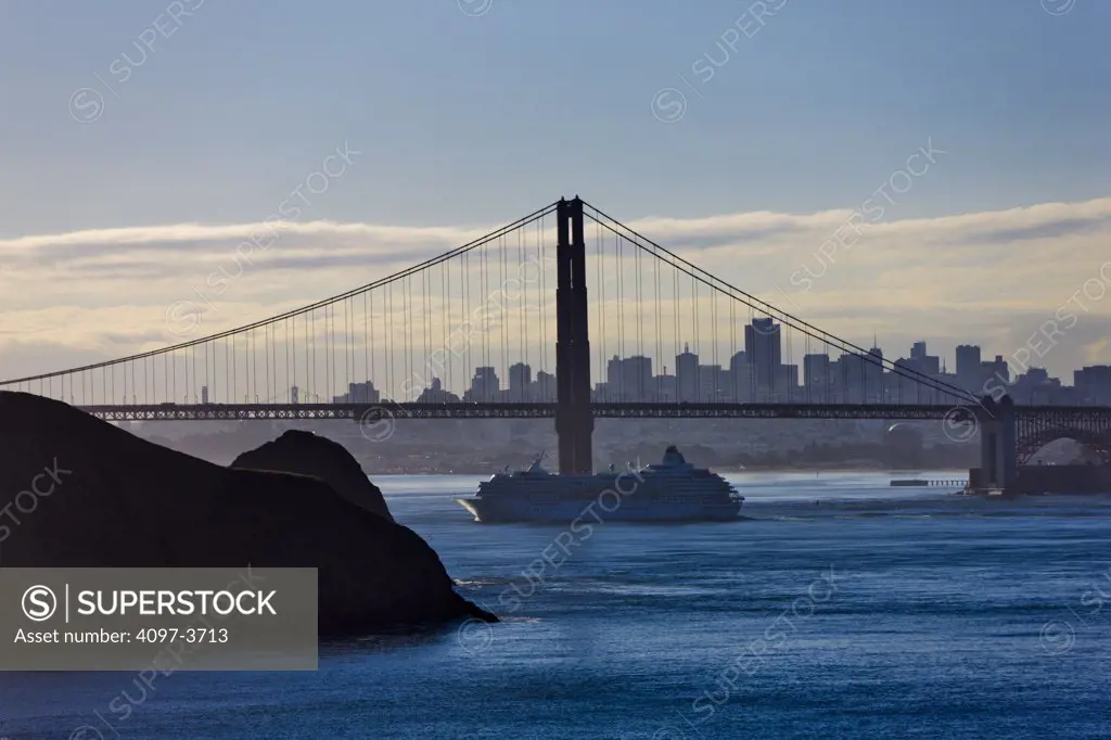 Suspension bridge across the bay with city skyline in the background, Golden Gate Bridge, San Francisco Bay, San Francisco, California, USA