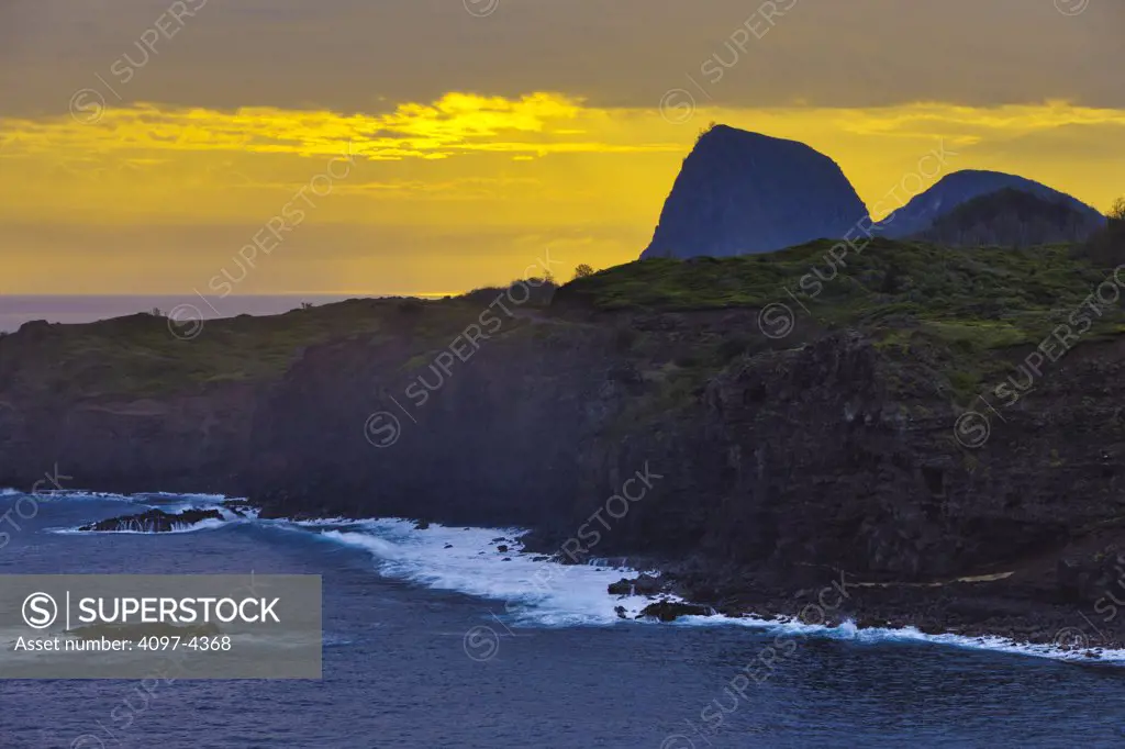 Ocean at sunset, Poelua Bay, Maui, Hawaii, USA