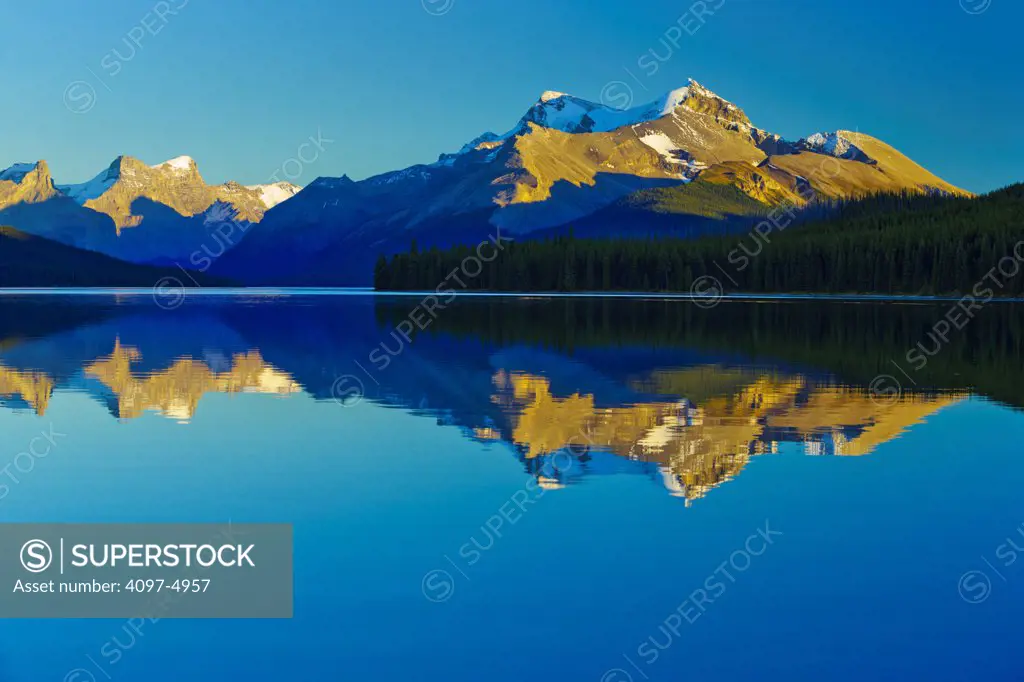 Canada, Alberta, Jasper National Park, View of Maligne Lake