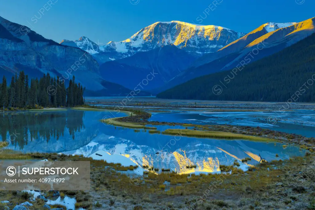 Canada, Alberta, Jasper National Park, Mount Andromeda and Beauty Creek