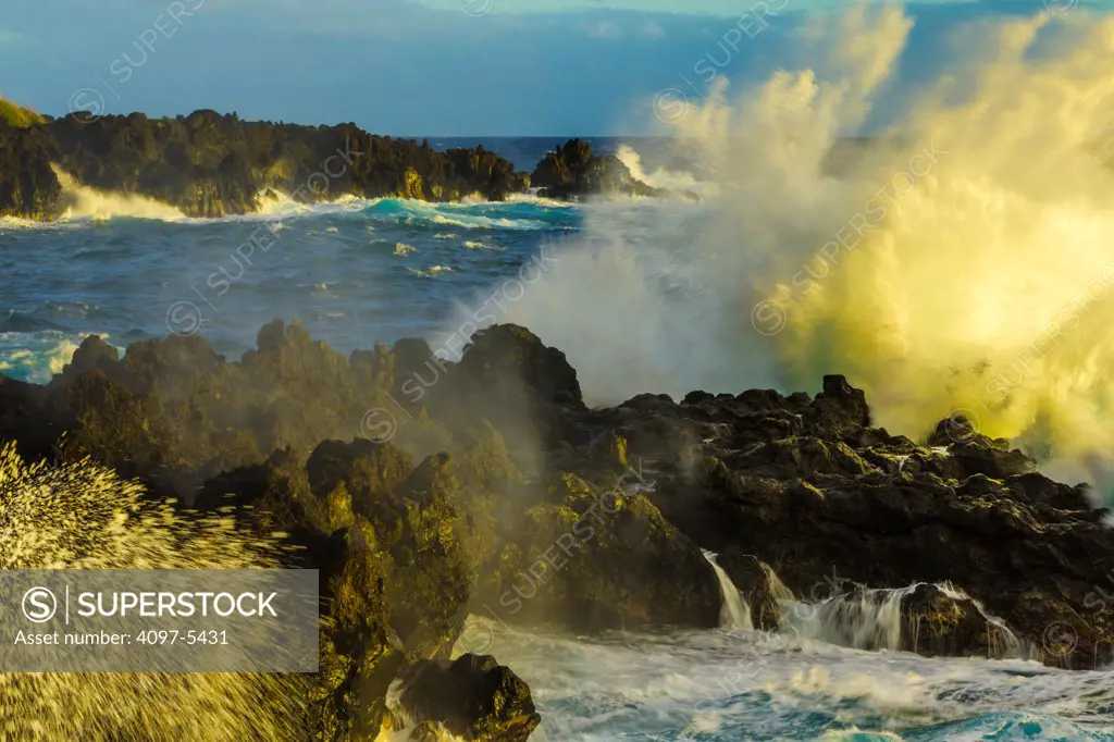 USA, Hawaii, Maui, Waves at Waianapanapa State Park