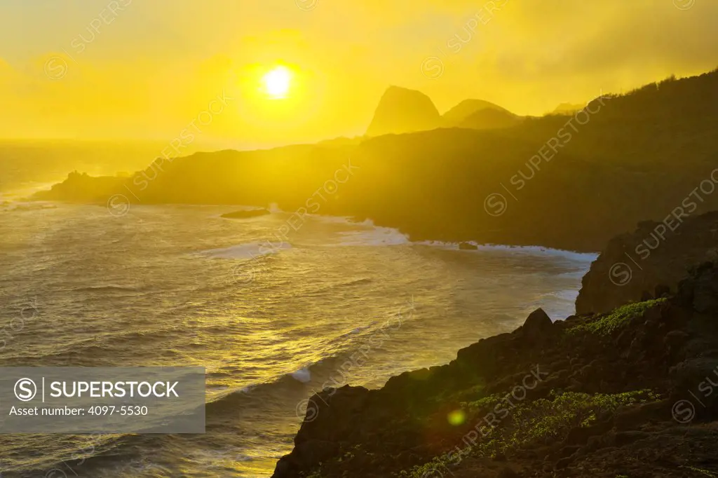 USA, Hawaii, Maui, Coastline at sunrise, Poelua Bay