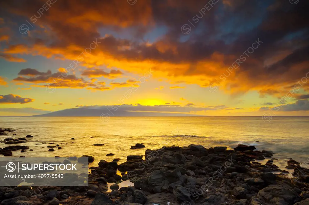 USA, Hawaii, Maui, Lanai at sunset