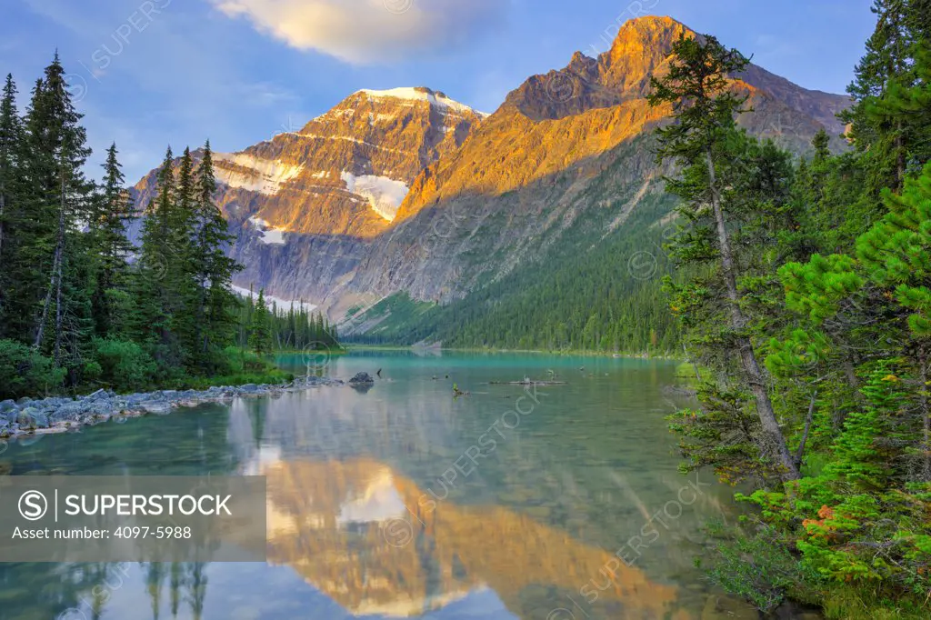 Canada, Alberta, Jasper National Park, View of Mount Edith Cavell and Cavell Lake
