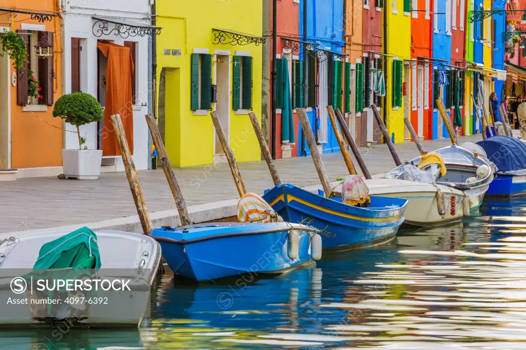 boats and appartments along Fondamenta della Guidecca & Fondamenta della Pescheria, Island of Burano off Venice