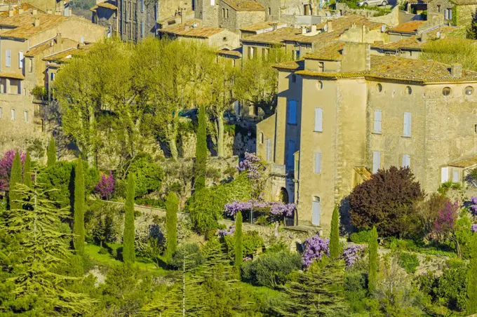 Hill town of Bonnieux in Provence region, France
