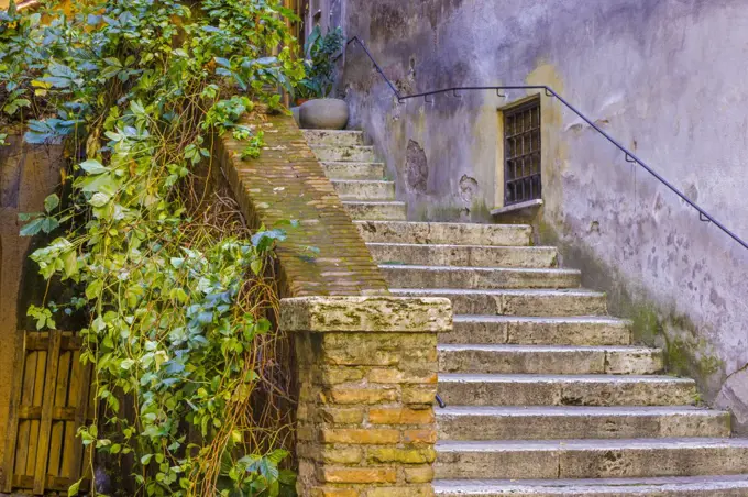 rustic stairwell on dei Coronari, Rome