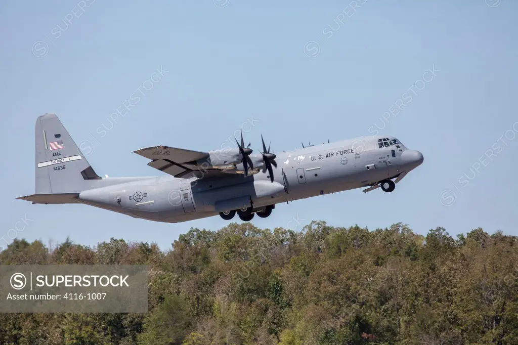 USA, Arkansas, Jacksonville, C-130 Hercules take-off sequence