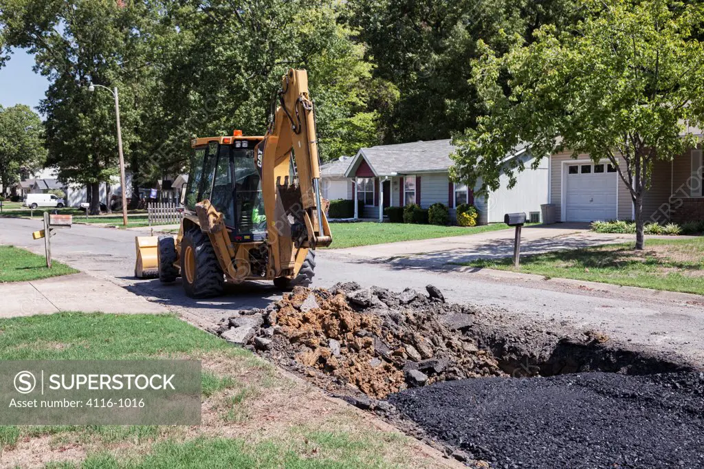 USA, Arkansas, Excavator repairing driveway