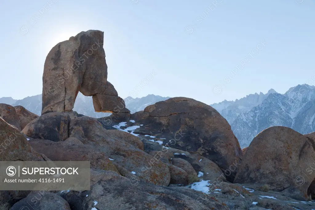 USA, California, Mt Whitney, Alabama Hills, View to Rocking Chair Arch
