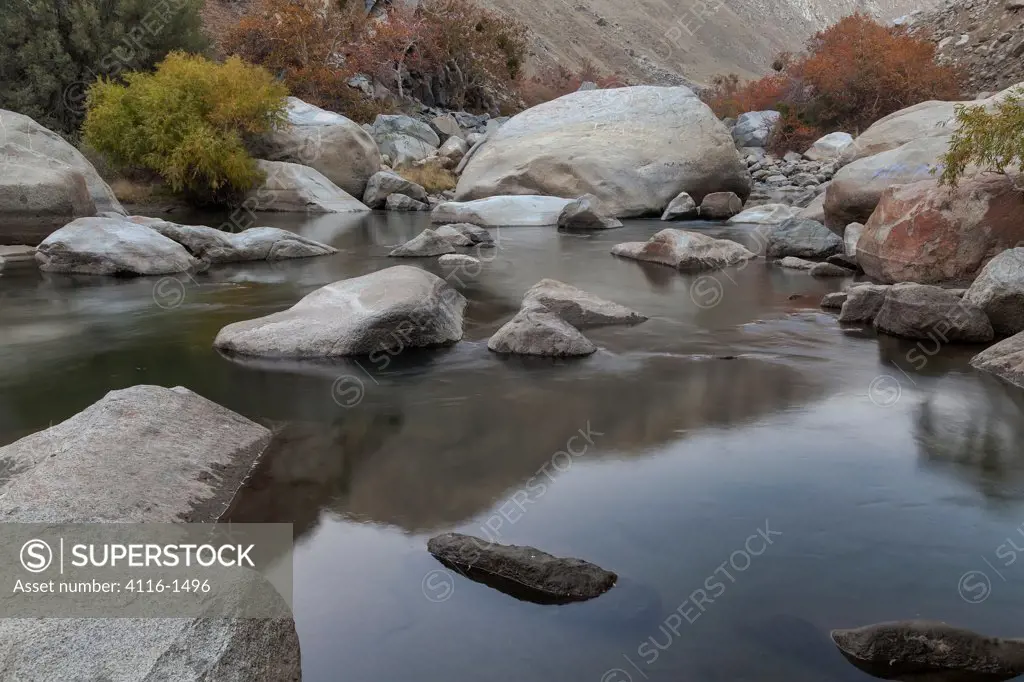 USA, California, Bakersfield, Kern River Canyon, Rocks in fall at dawn